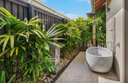 Mount Coolum House | Tranquil Beachside Retreat - Enquire for Pet & Long Stay - 3 Bedroom Home