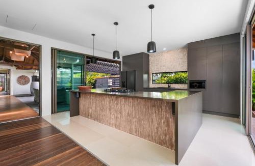 Mount Coolum House | Tranquil Beachside Retreat - Enquire for Pet & Long Stay - 3 Bedroom Home