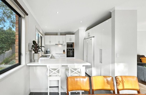 Geilston Bay Apartment | Tranquil Bush Outlook Near City