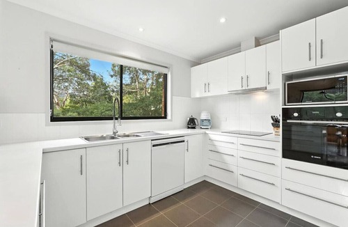 Geilston Bay Apartment | Tranquil Bush Outlook Near City