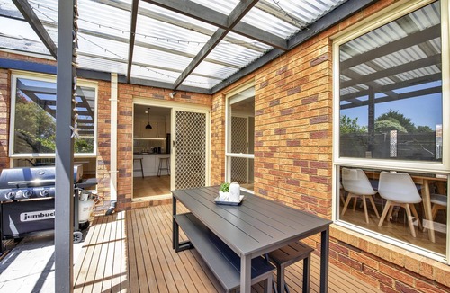 Dromana House | Tranquil Escape by Ready Set Stay - Beach, shops, internet, Foosball