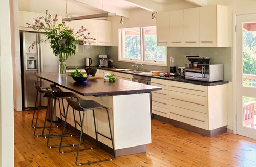 Termeil House | Tranquil farmhouse with sea view, dog friendly