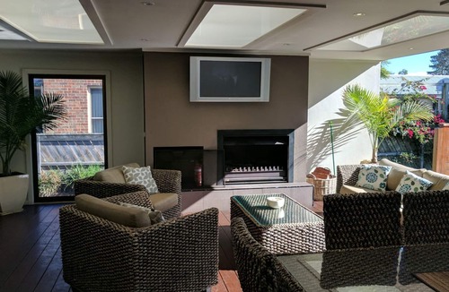 Rhyll House | Tranquil Foreshore beach Setting