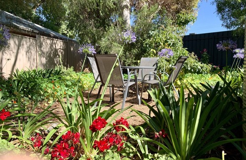 Windsor Gardens Apartment | Tranquil Garden Retreat in Adelaide - Julie’s Place