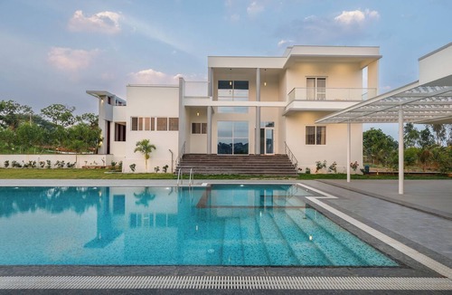 Nelamangala Villa | Tranquil Haven4bhkpoolgardennelamangala