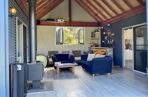 Brownlow Ki Cabin | tranquil holiday set up. close to all you facilities