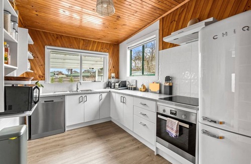 Invermay House | Tranquil Launceston Getaway - You'll fall in love!