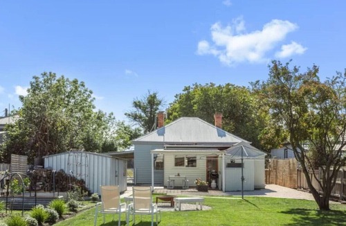 Invermay House | Tranquil Launceston Getaway - You'll fall in love!
