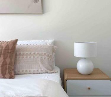 Elanora House | Tranquil Oasis on Pine Lake