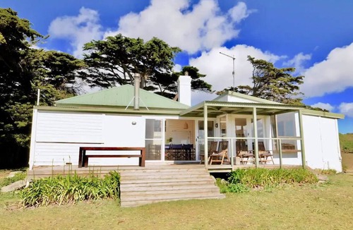 Hellyer Beach House | Tranquil Private Tasmanian Island