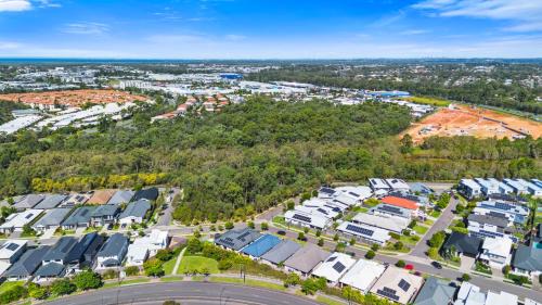 North Lakes House | Tranquil Retreat Brisbane North