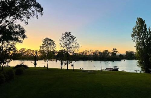 Kirwans Bridge House | Tranquil River Retreat