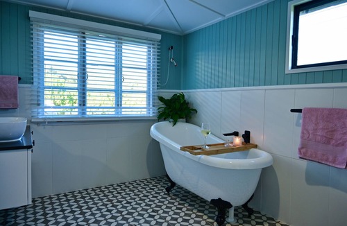 Greens Creek House | Tranquil Sunshine Coast hinterland farm stay on a working Macadamia farm