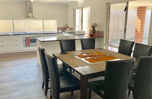 West Busselton House | Tranquil Waters - located 100m from the shores of Geographe Bay