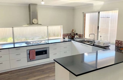 West Busselton House | Tranquil Waters - located 100m from the shores of Geographe Bay