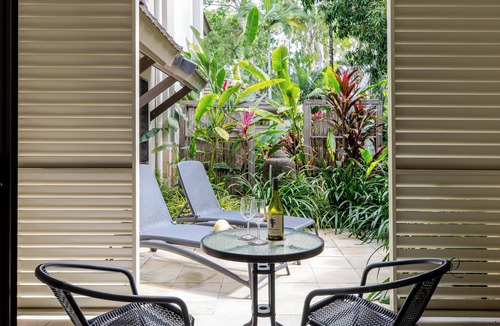 Craiglie Apartment | Tranquil Waters One Bedroom Apartment in the tropics