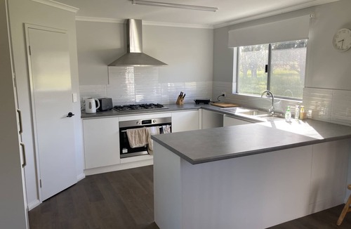 Crossman House | Tranquility on 10 acres with Hotham River on your doorstep.