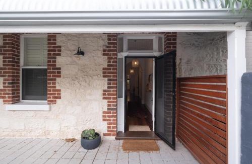 Fremantle Villa | Traveller's Return Retreat