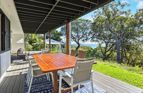 Point Lookout House | Tree House by the Sea | Modern Beach Home