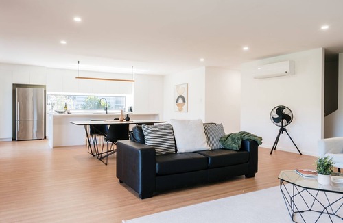 South Launceston House | Tree Top Haven ITAS - Hosted by L'Abode