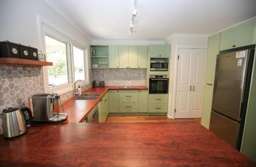 Wandiligong House | Tree View Cottage