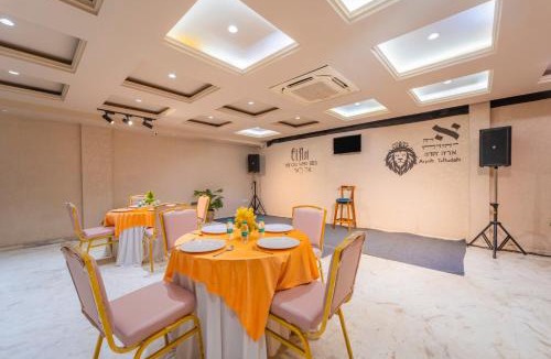Sector 70 Hotel | Treebo Raahgir Suites