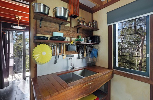 Austinville House | Treehouse #3, Tri-Level, Large BBQ. Amazing views