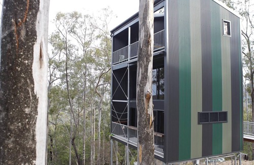 Austinville House | Treehouse #3, Tri-Level, Large BBQ. Amazing views