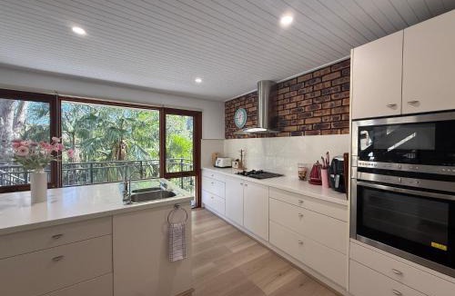 Caves Beach House | Treehouse Waterview at Caves Beach!