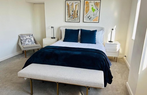 Toorak Apartment | Treetops in Toorak 2br midcentury entire apartment