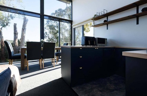 Grindelwald Apartment | Treetops & Tamar River Views