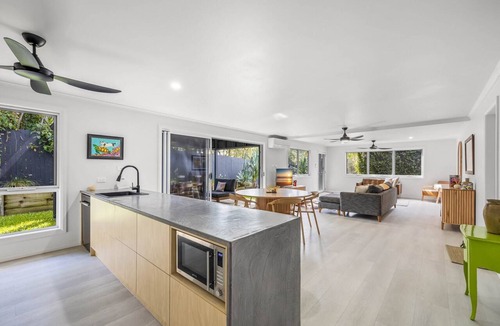 Yaroomba Apartment | Trendy 2-Bed Home with Outdoor Entertainment