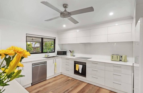 Trinity Beach House | Trinity Beach Entertainer - Space and Privacy