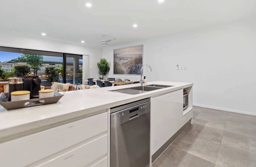 Trinity Beach House | Trinity Oasis Spa BBQ Family Retreat