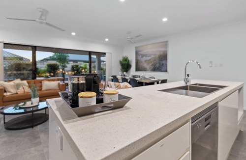 Trinity Beach House | Trinity Oasis Spa BBQ Family Retreat