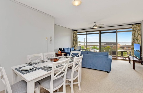 Soldiers Point Apartment | Triview - Mitchell Street, Unit 4/1-3, Soldiers Point - Spectacular water views