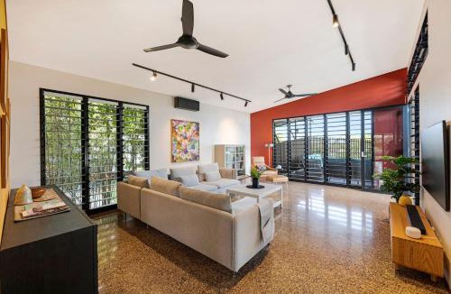 Parap Villa | Tropic Pavilion - Breezy Designer Retreat near Beach