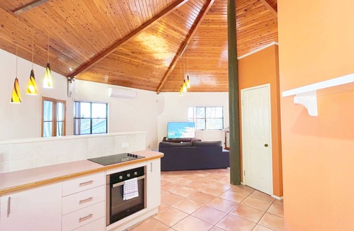 Cornubia House | Tropical escape in central location/Entire house
