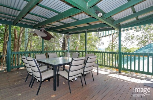 Cornubia House | Tropical escape in central location/Entire house
