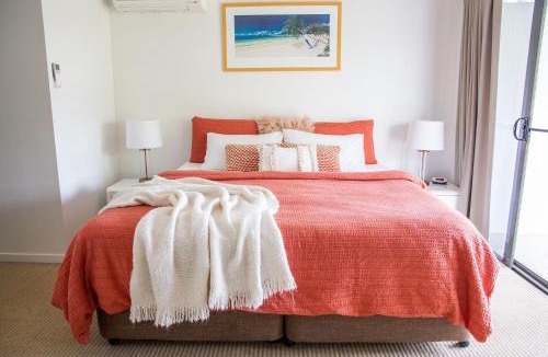 Noosaville Apartment | Tropical Getaway in 2 Bedroom Unit in 4 star Resort