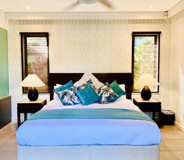 Port Douglas Apartment | Tropical Lagoon King Suite - Swimout - Sea Temple Resort & Spa