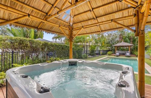 Ashmore House | Tropical Oasis: Heated Spa, Pool & Huge Decks
