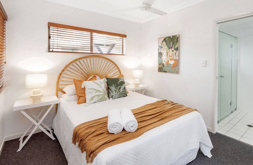 Clifton Beach Apartment | Tropical Oasis- Modern 3 bedroom apartment