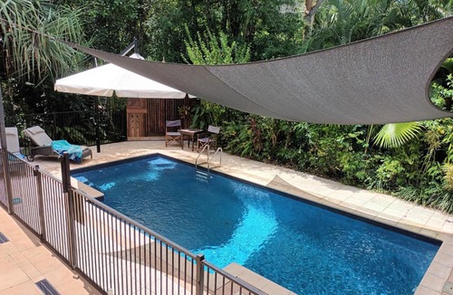 Nelly Bay Apartment | Tropical Poolside Retreat