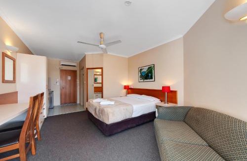 Cairns North Hotel | Tropical Queenslander