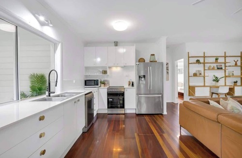 Aeroglen House | Tropical Refuge—Classic Queenslander Paradise