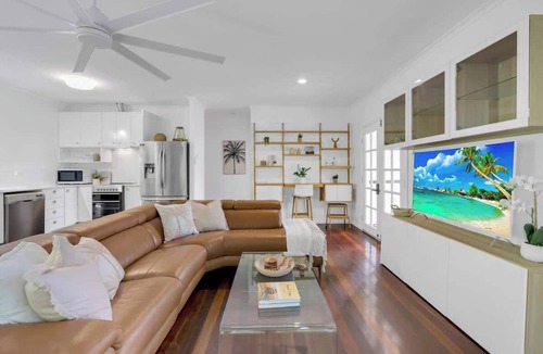 Aeroglen House | Tropical Refuge—Classic Queenslander Paradise