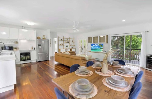 Aeroglen House | Tropical Refuge—Classic Queenslander Paradise