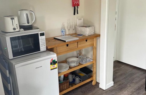 Buddina Apartment | Tropical Suite PRIVATE CENTRAL BUDDINA STYLE by Custom Bnb Hosting