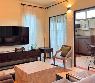 Air Hangat Ski Chalet | TRV Tropical Duplex Open Dipping Pool 5 min to the Beach